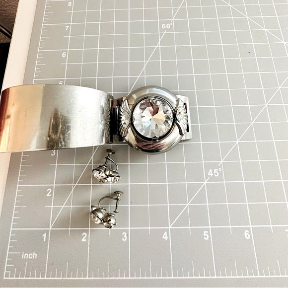 Crystal Statement Bracelet & Deco Earrings - Picture 10 of 14